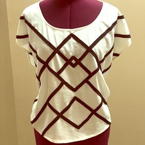 Geometric pattern loose fitting top
